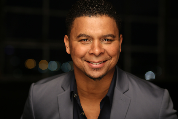 headshot600x400 headshot of Victor Ryan Robertson
